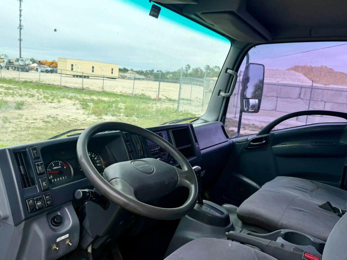 2008 Chevrolet W5500 Dump Truck - Image 6