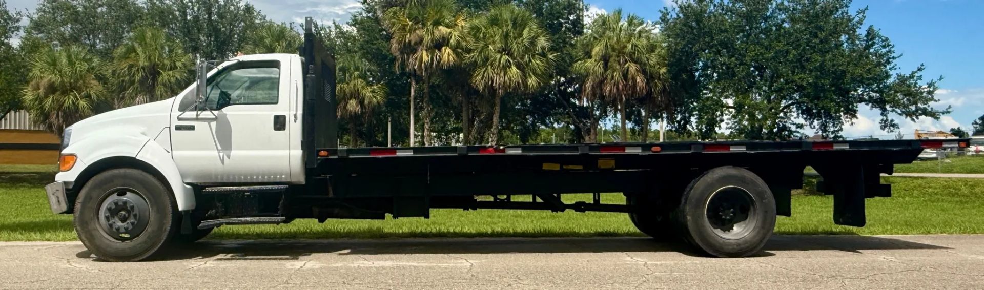 2006 Ford F-650 Commercial Super Duty Flatbed/Dump Truck - Image 4