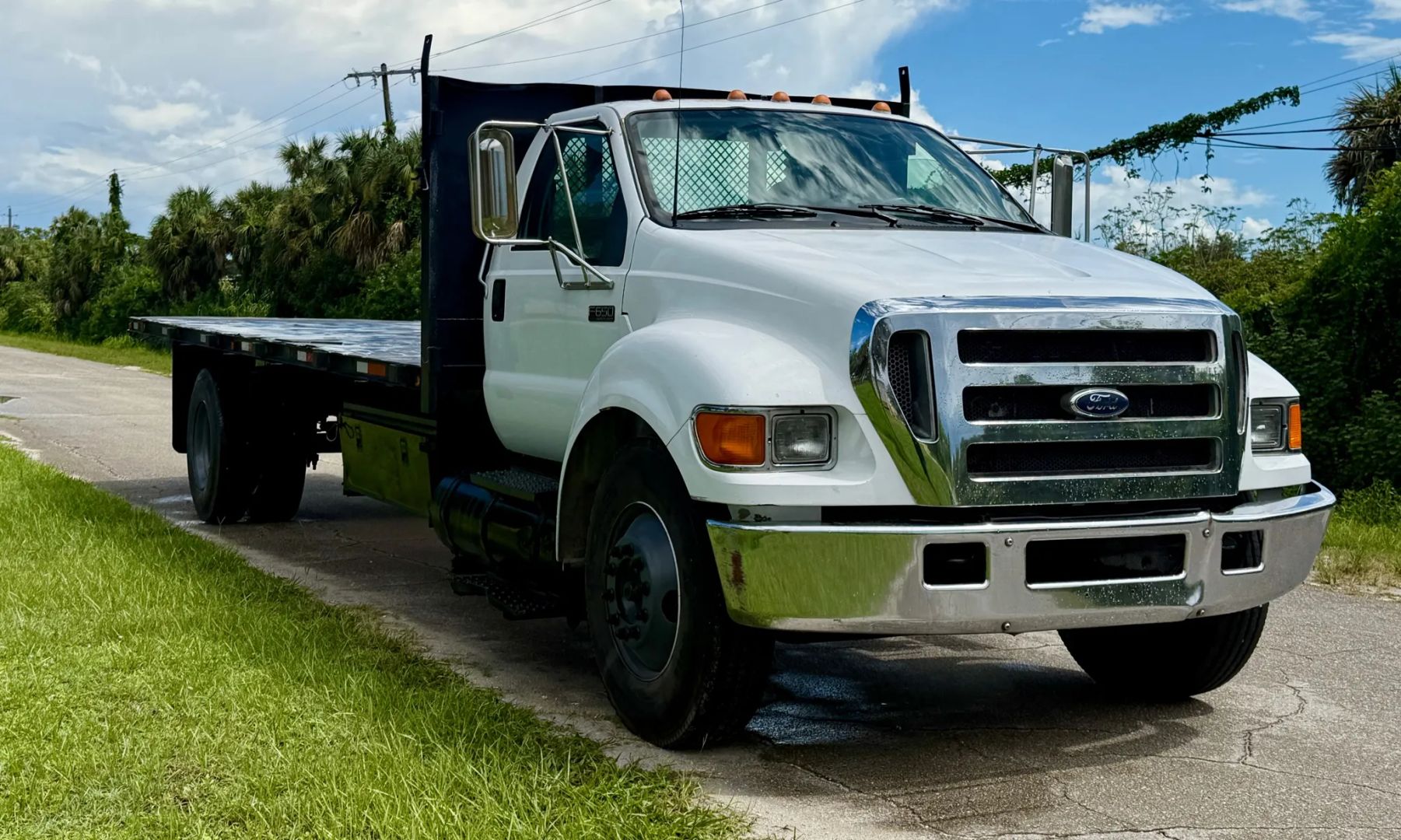2006 Ford F-650 Commercial Super Duty Flatbed/Dump Truck - Image 13