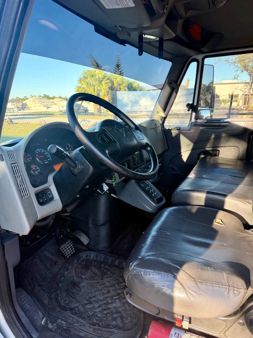 2012 International 4300 Scissor Dump Truck - Image 4