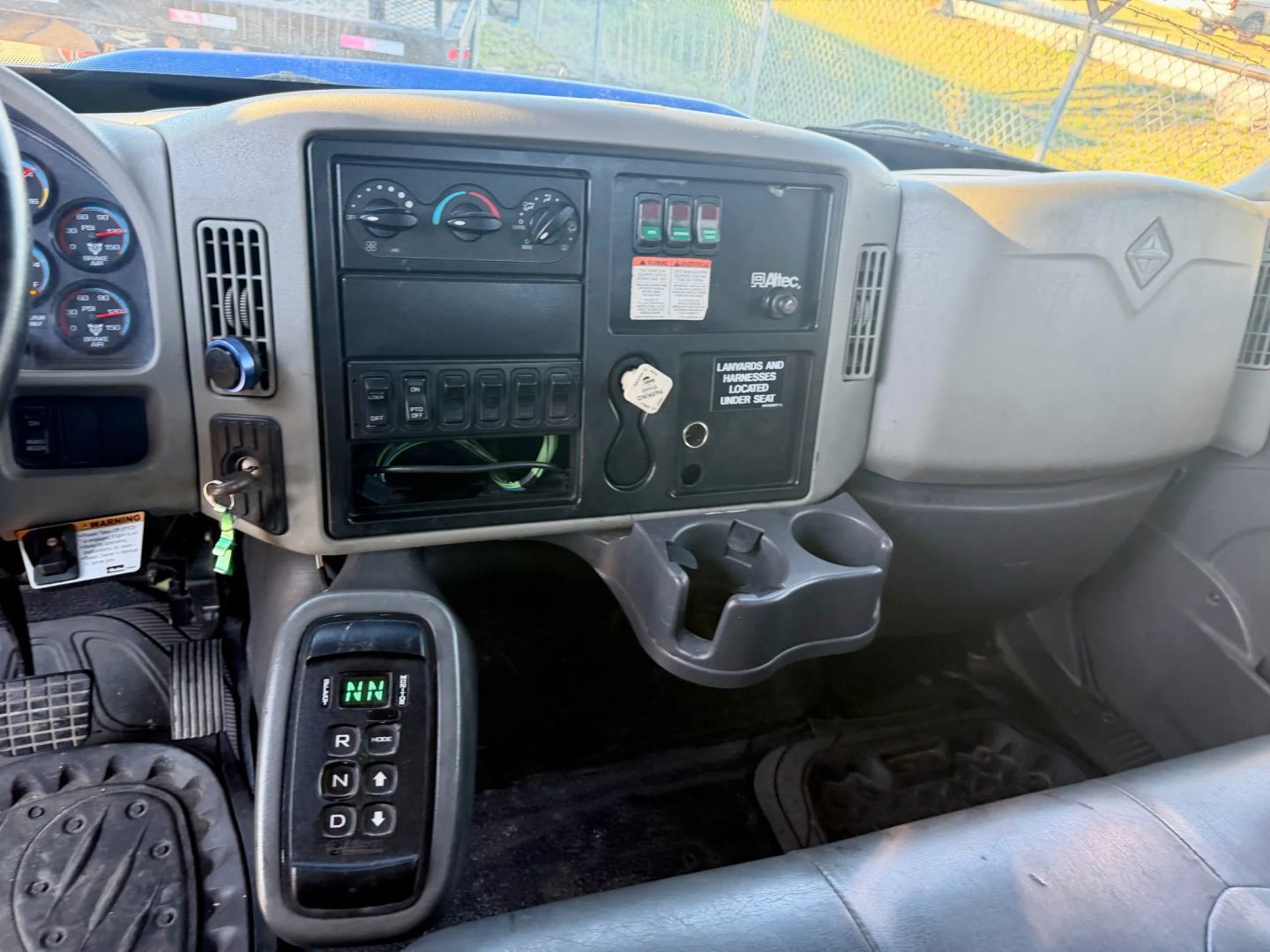 2012 International 4300 Scissor Dump Truck - Image 5