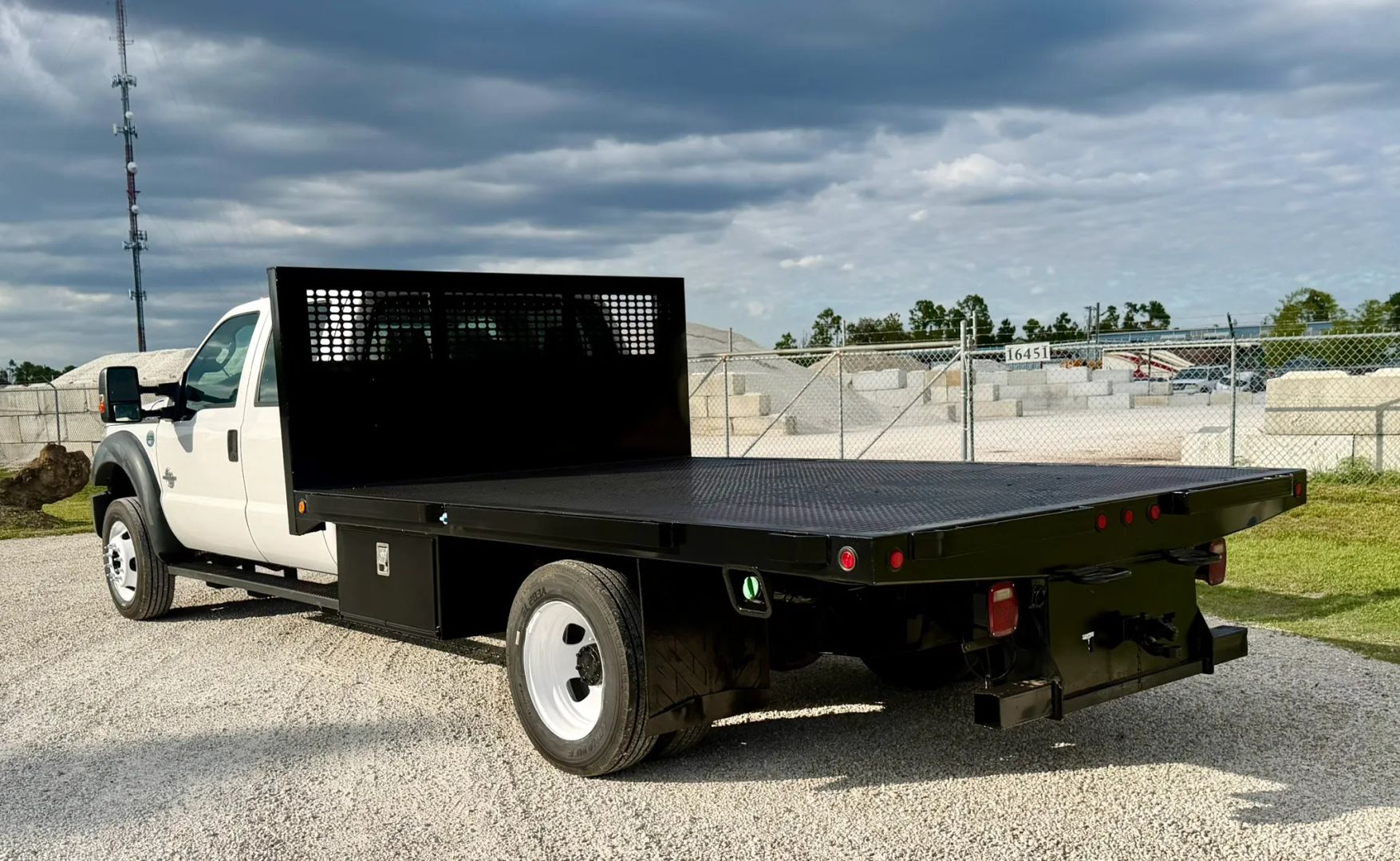 2016 Ford F-450 Super Duty Flatbed - Image 2