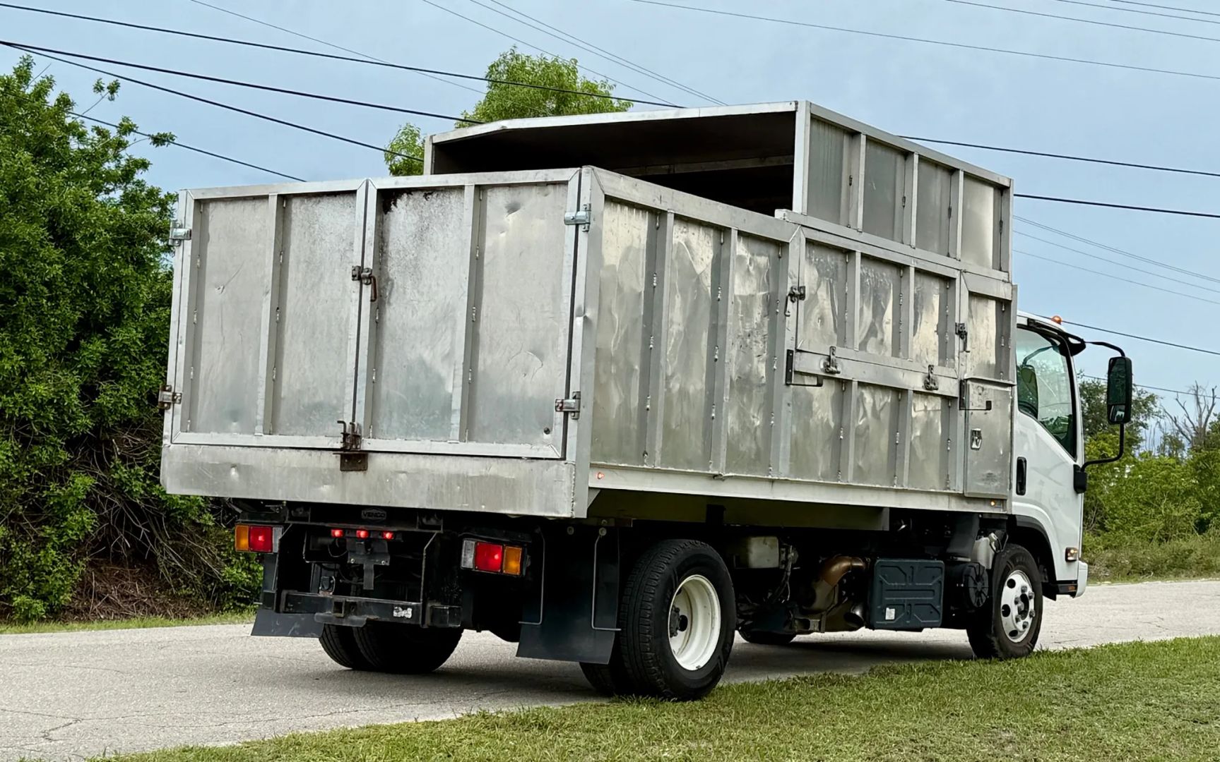 2021 Chevrolet/Isuzu LCF 4500 HD Chipper/Dump Truck - Image 2