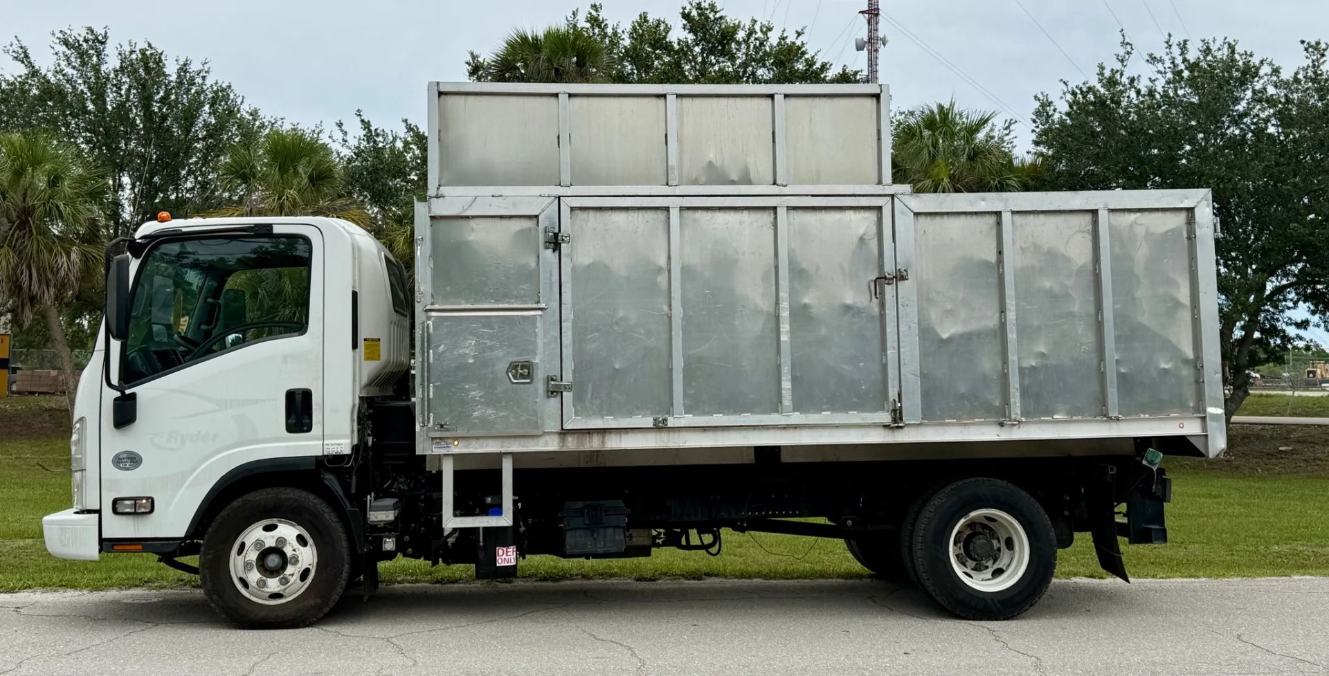 2021 Chevrolet/Isuzu LCF 4500 HD Chipper/Dump Truck - Image 4