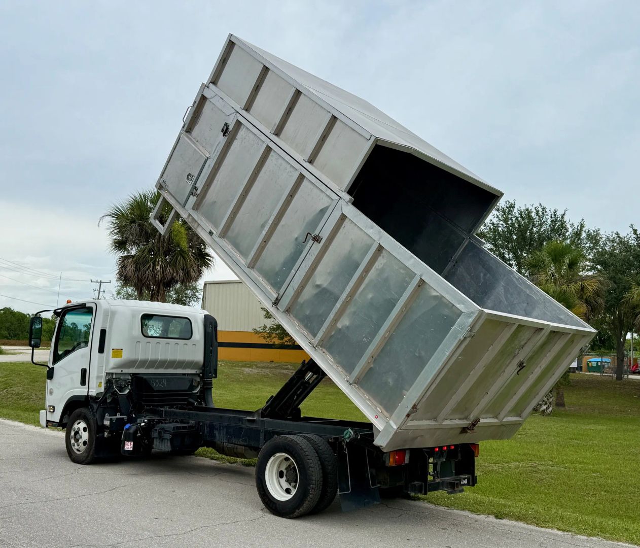 2021 Chevrolet/Isuzu LCF 4500 HD Chipper/Dump Truck - Image 7