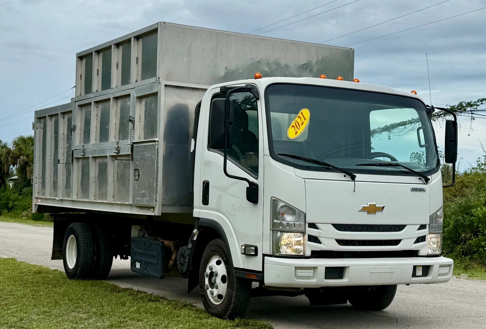 2021 Chevrolet/Isuzu LCF 4500 HD Chipper/Dump Truck - Image 13