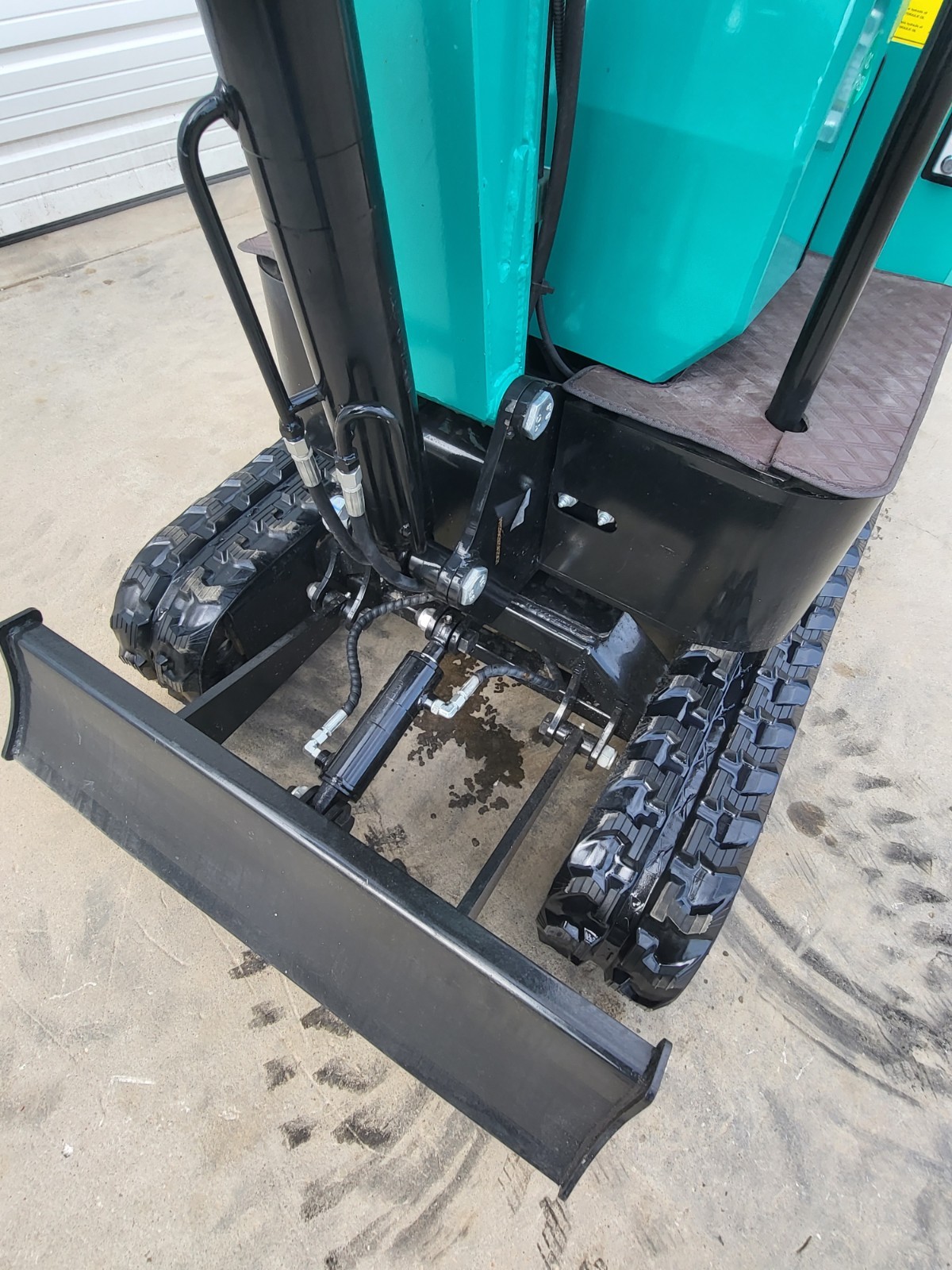 2025 AGT MH12RX Mini Excavator - Image 4