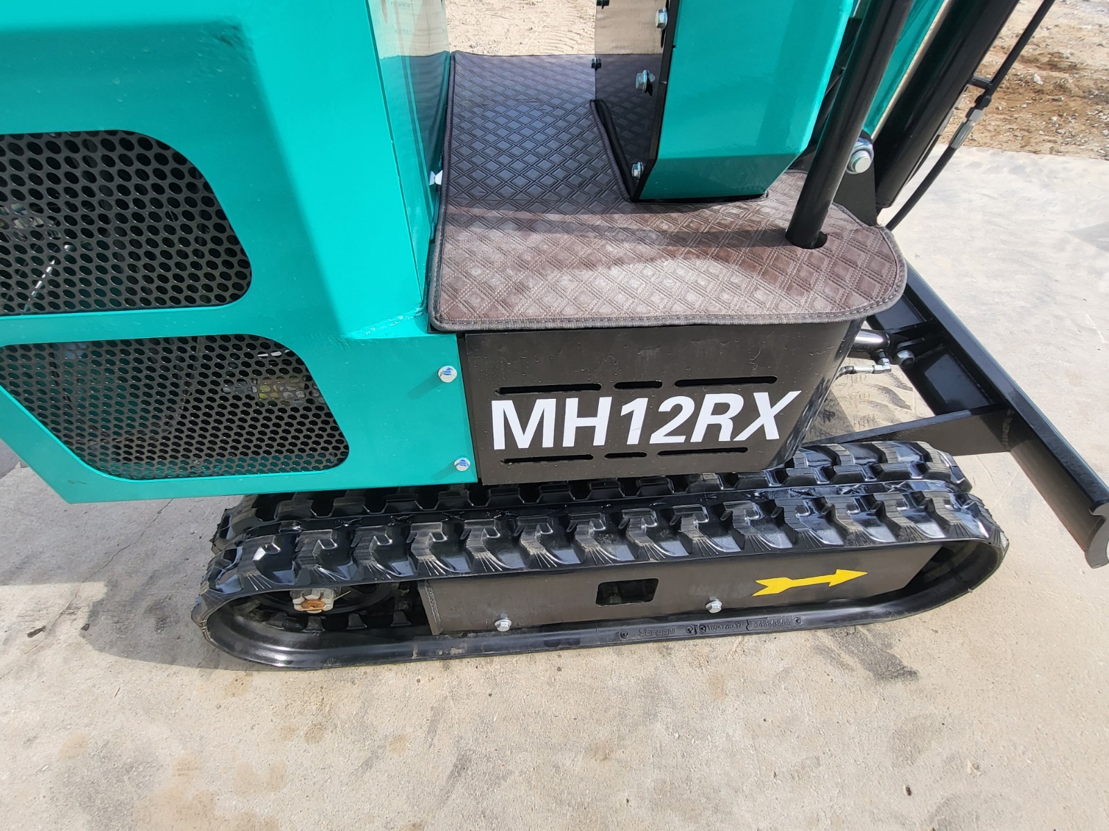 2025 AGT MH12RX Mini Excavator - Image 8