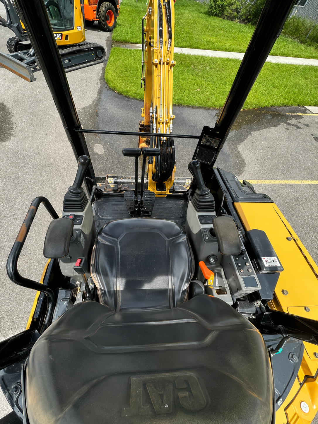 2021 Caterpillar 302.7 DCR Mini Excavator - Image 3