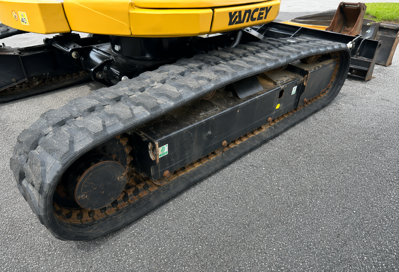 2021 Caterpillar 302.7 DCR Mini Excavator - Image 4