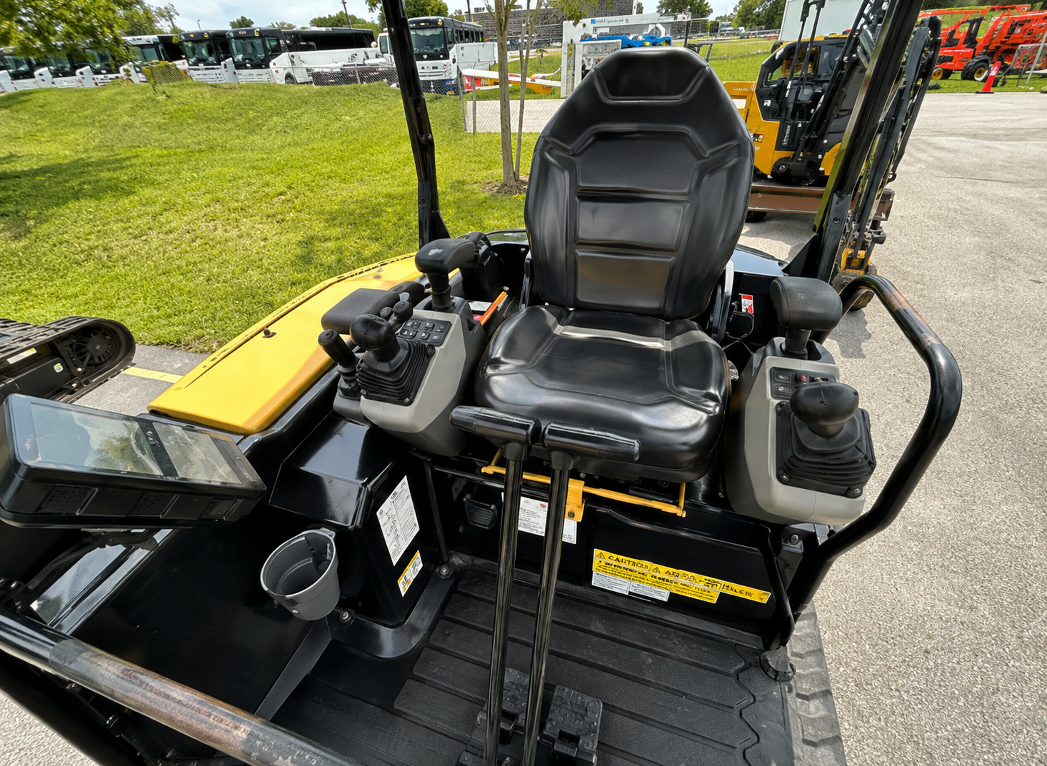 2021 Caterpillar 302.7 DCR Mini Excavator - Image 7