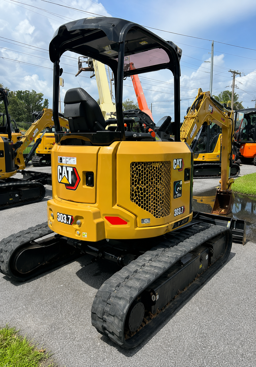 2021 Caterpillar 302.7 DCR Mini Excavator - Image 8