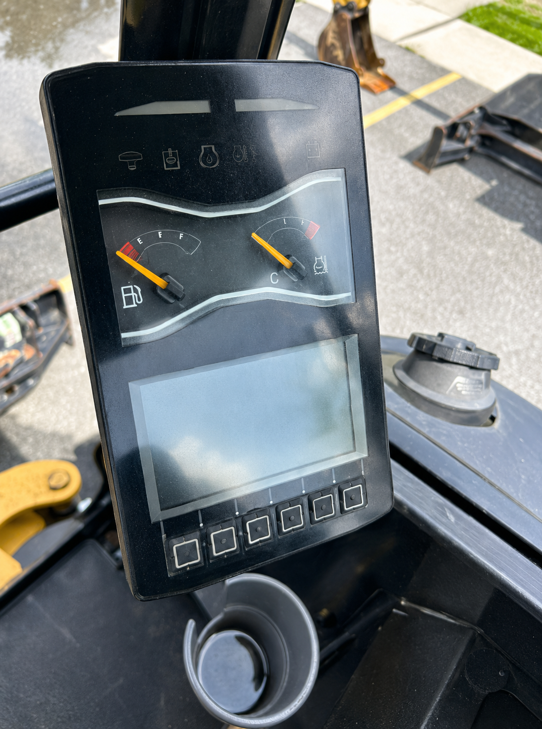 2021 Caterpillar 302.7 DCR Mini Excavator - Image 10