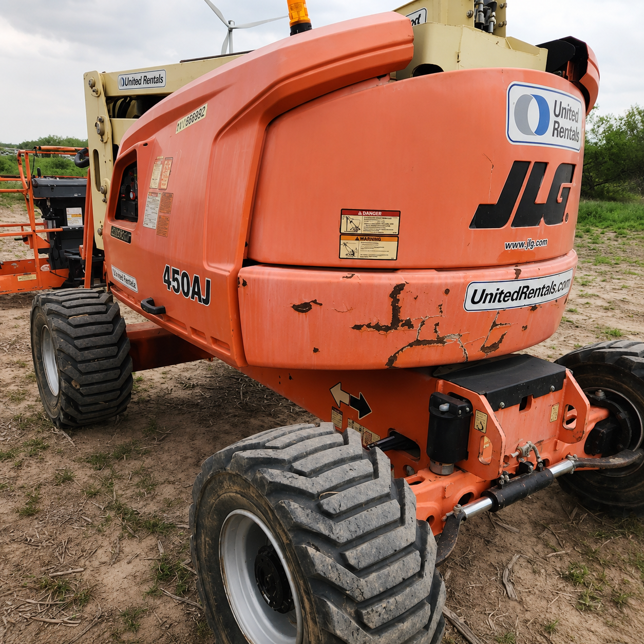 2017 JLG 450AJ Articulating Boom Lift - Image 4