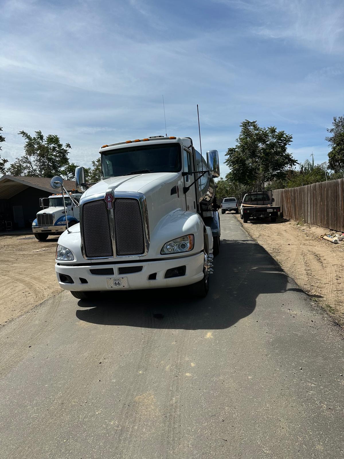 2011 Kenworth T660 Bearcat 501 Asphalt Distributor Truck - Image 4