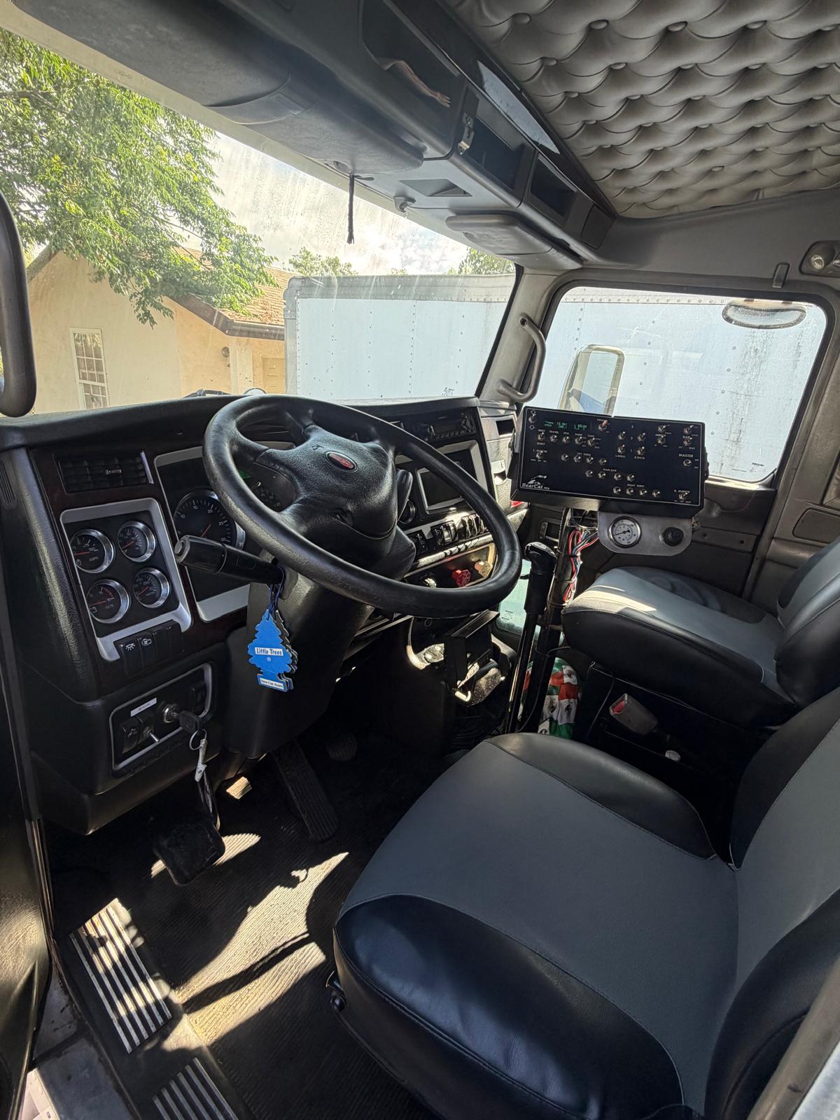 2011 Kenworth T660 Bearcat 501 Asphalt Distributor Truck - Image 9