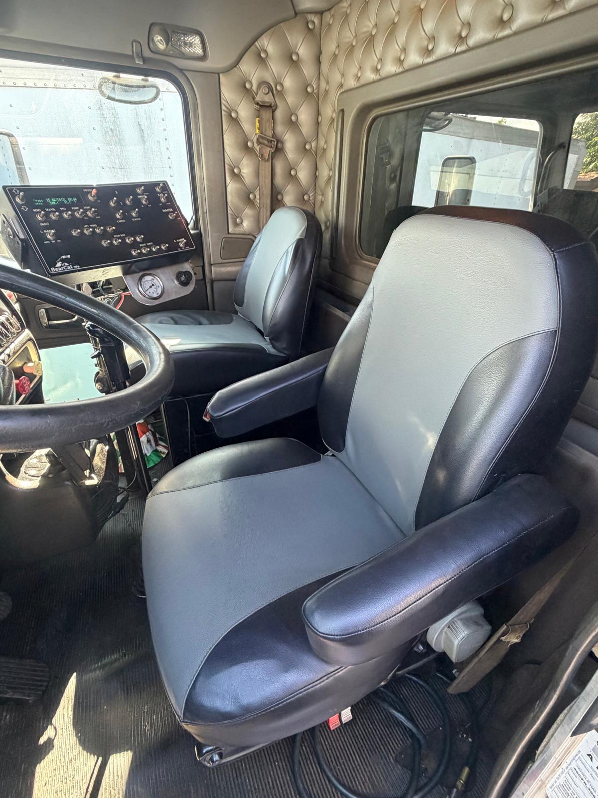 2011 Kenworth T660 Bearcat 501 Asphalt Distributor Truck - Image 10