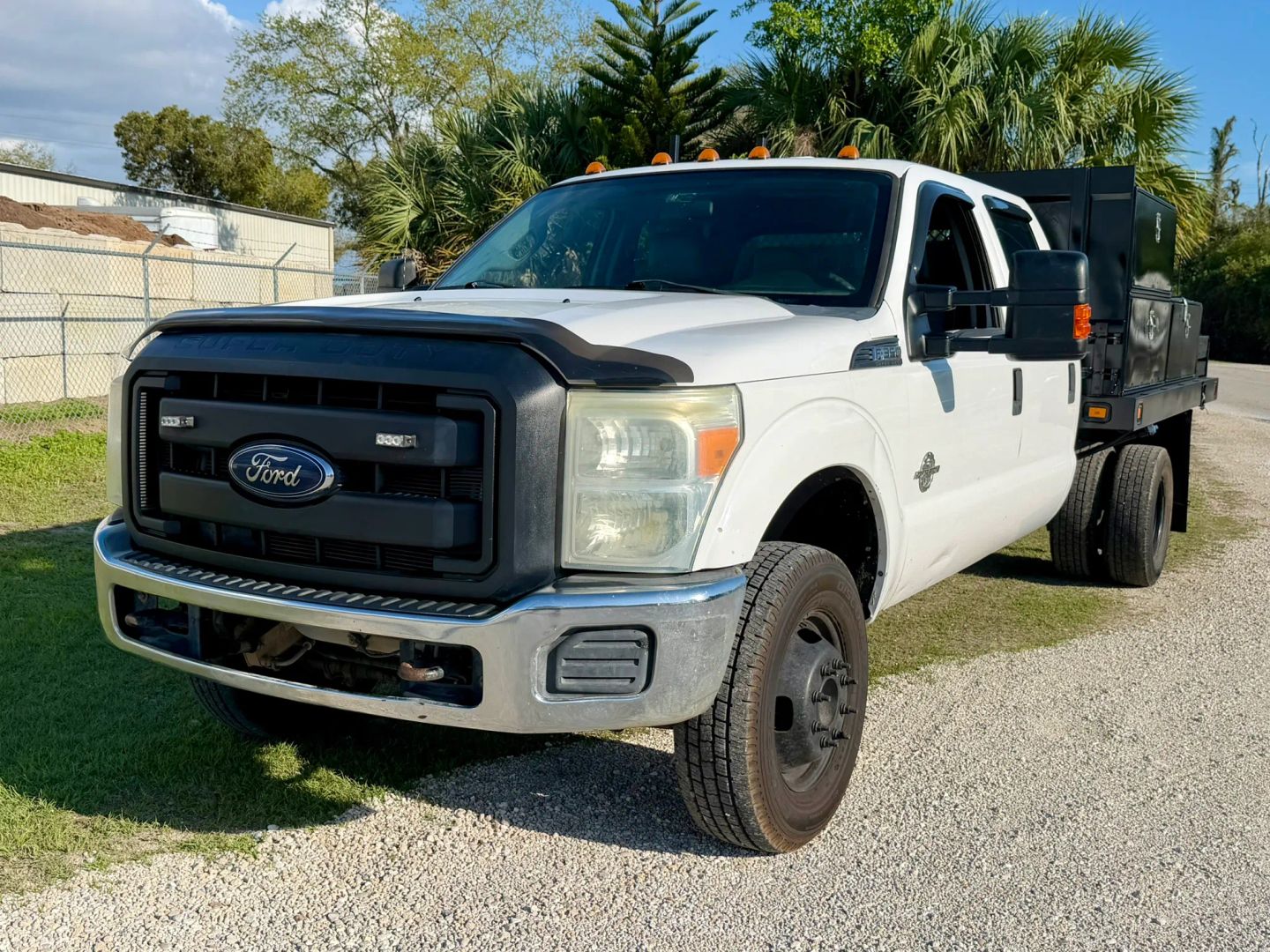 2014 Ford F-350 Super Duty Flatbed Truck