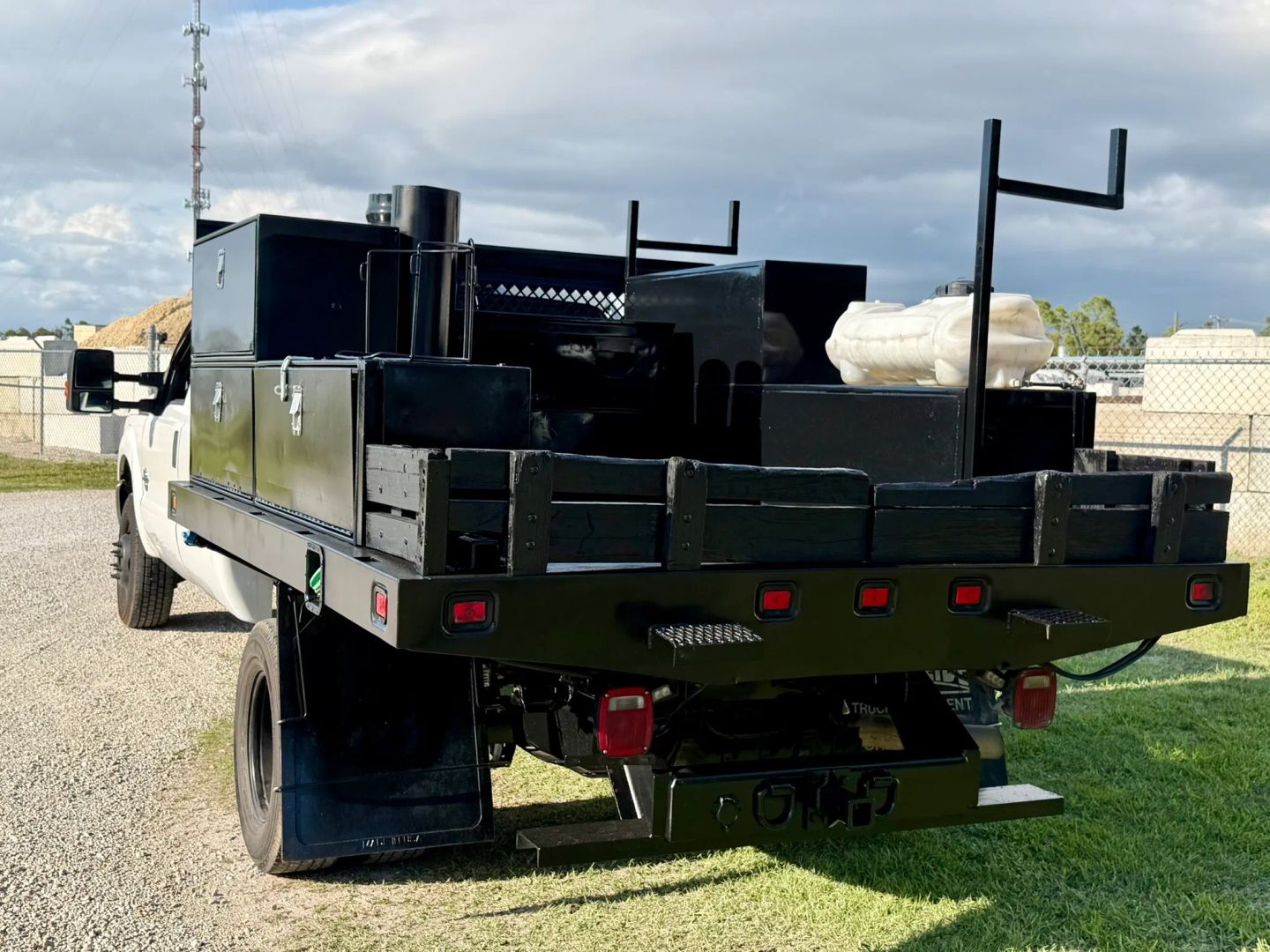 2014 Ford F-350 Super Duty Flatbed Truck - Image 3