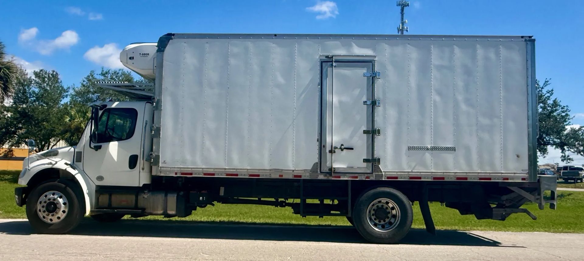 2019 Freightliner M106 M2 Refrigerated Cargo Truck - Image 5