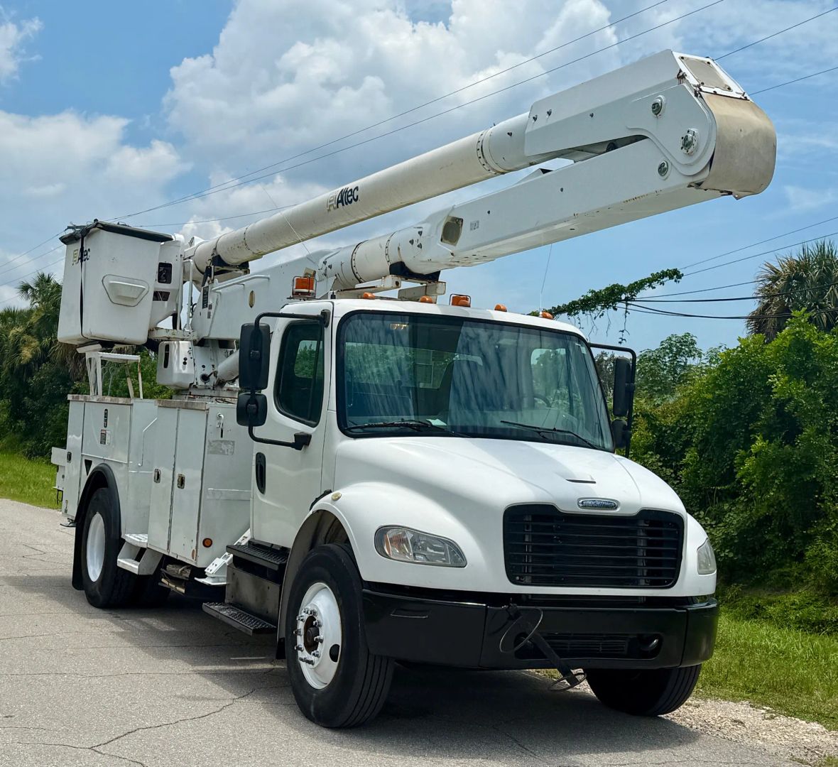 2014 Freightliner M2 106 Bucket Truck - Image 2