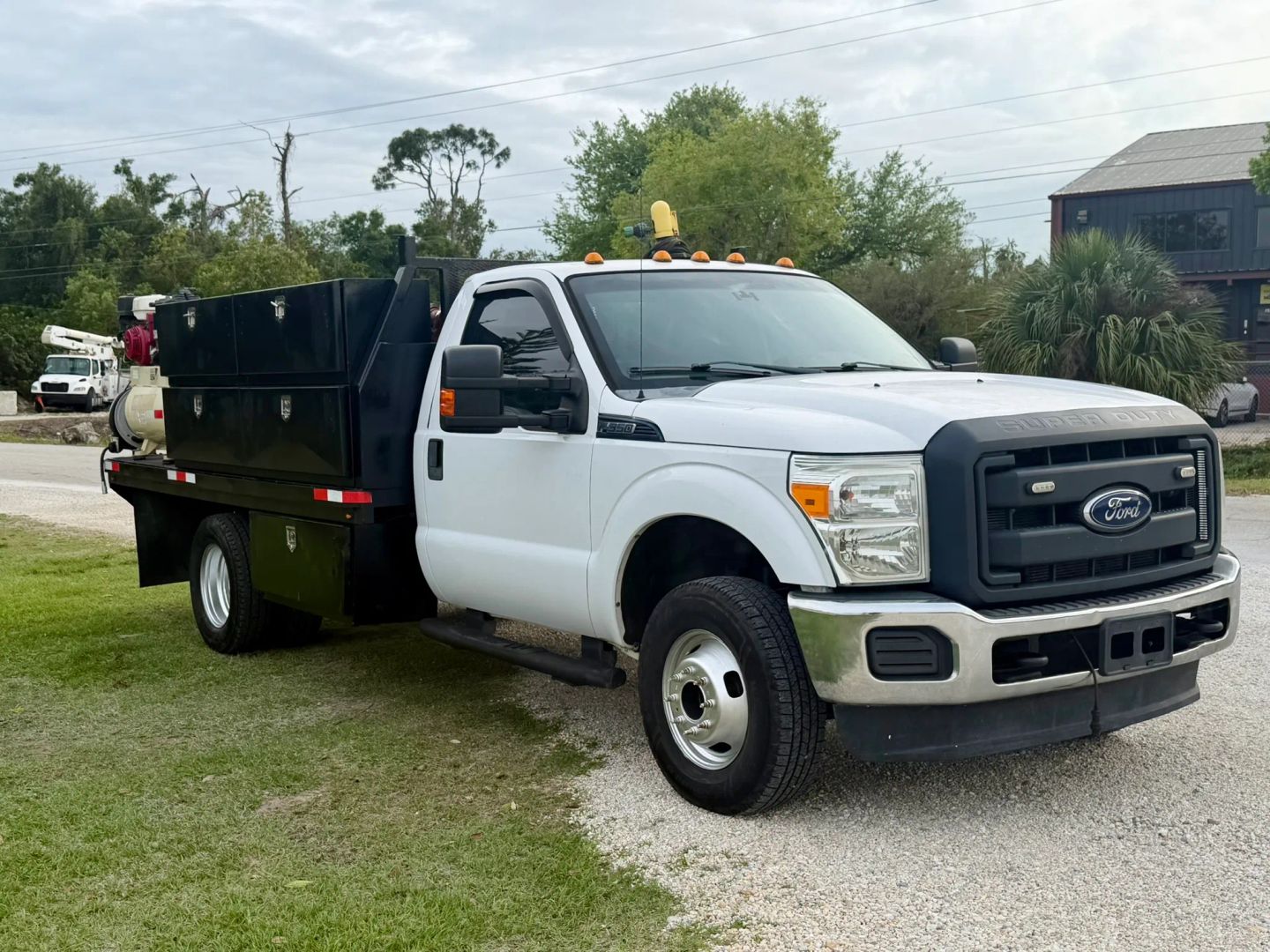 2016 Ford F-350 Super Duty Service Truck - Image 2