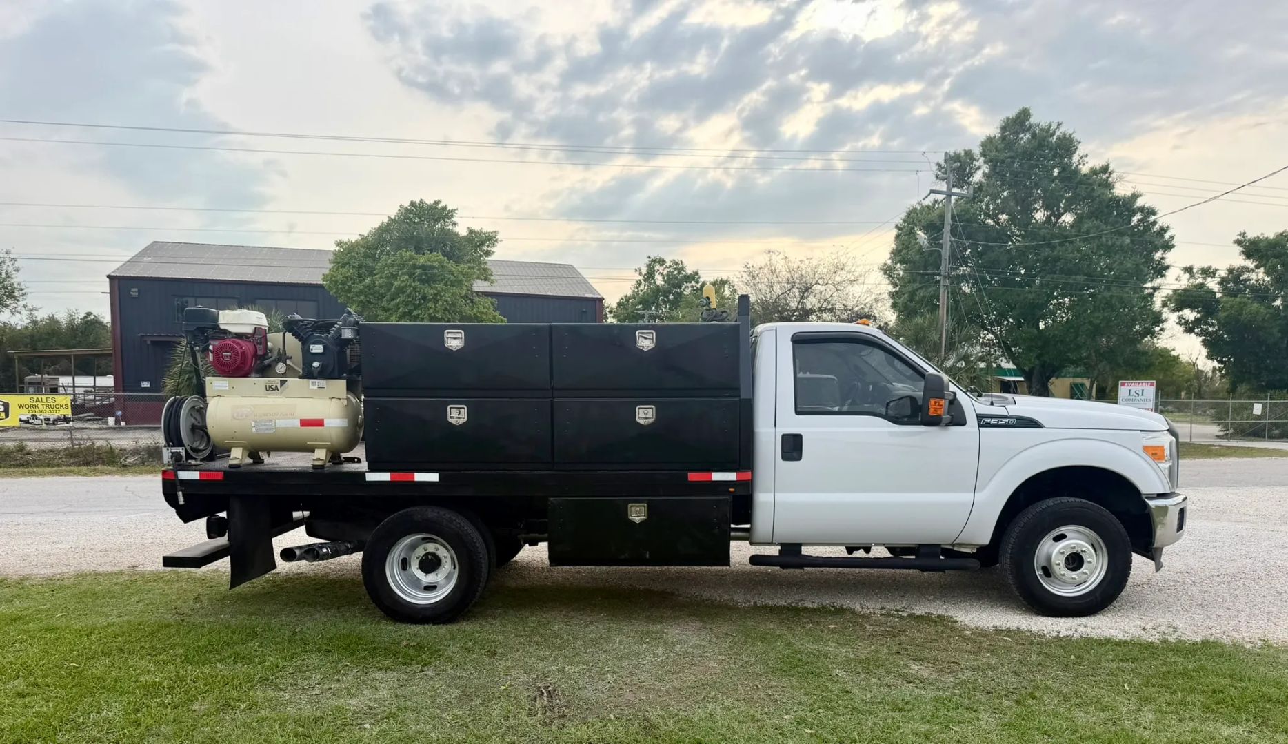 2016 Ford F-350 Super Duty Service Truck - Image 6