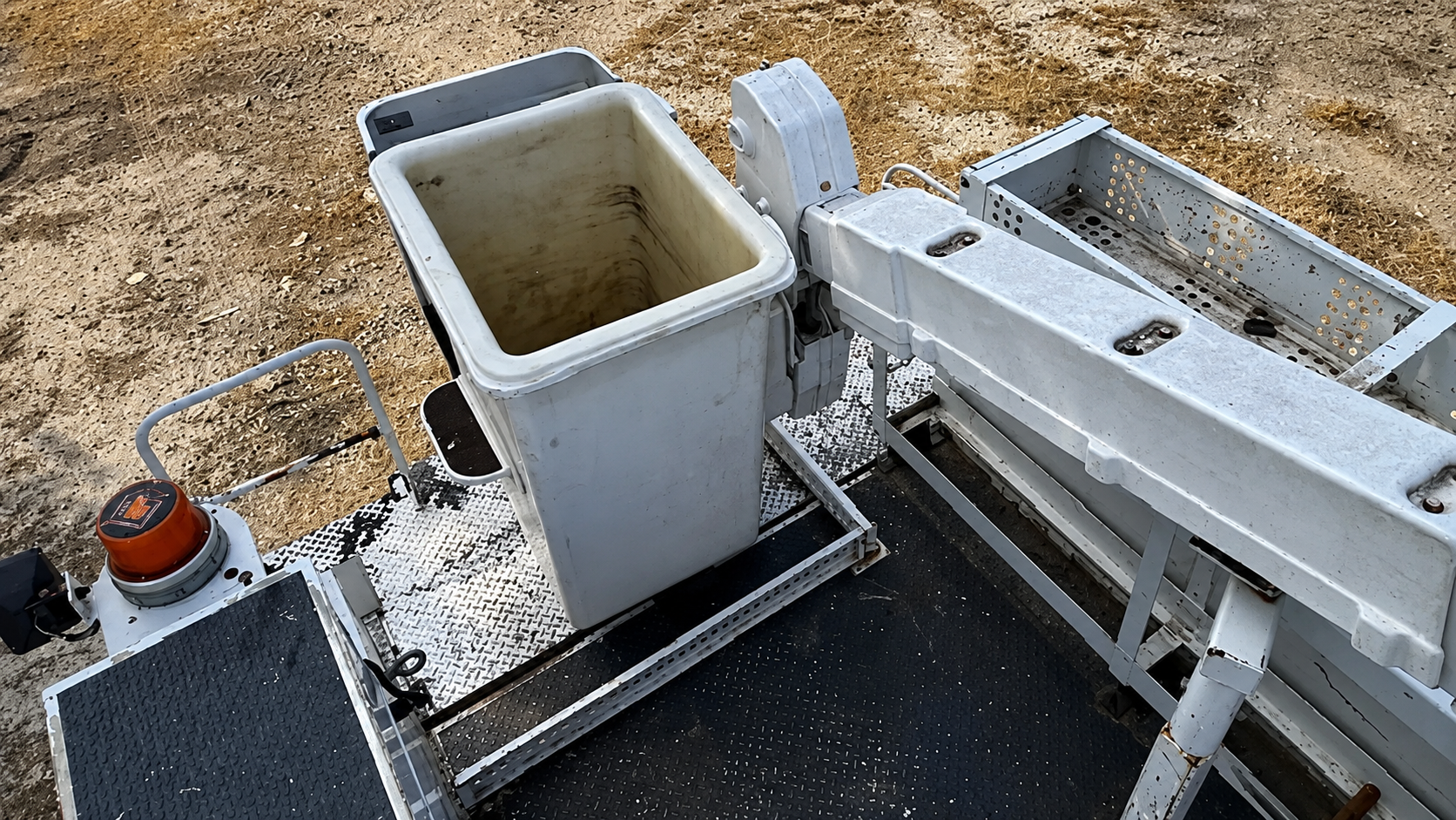 2011 Ford F-550 Bucket Truck  - Image 12
