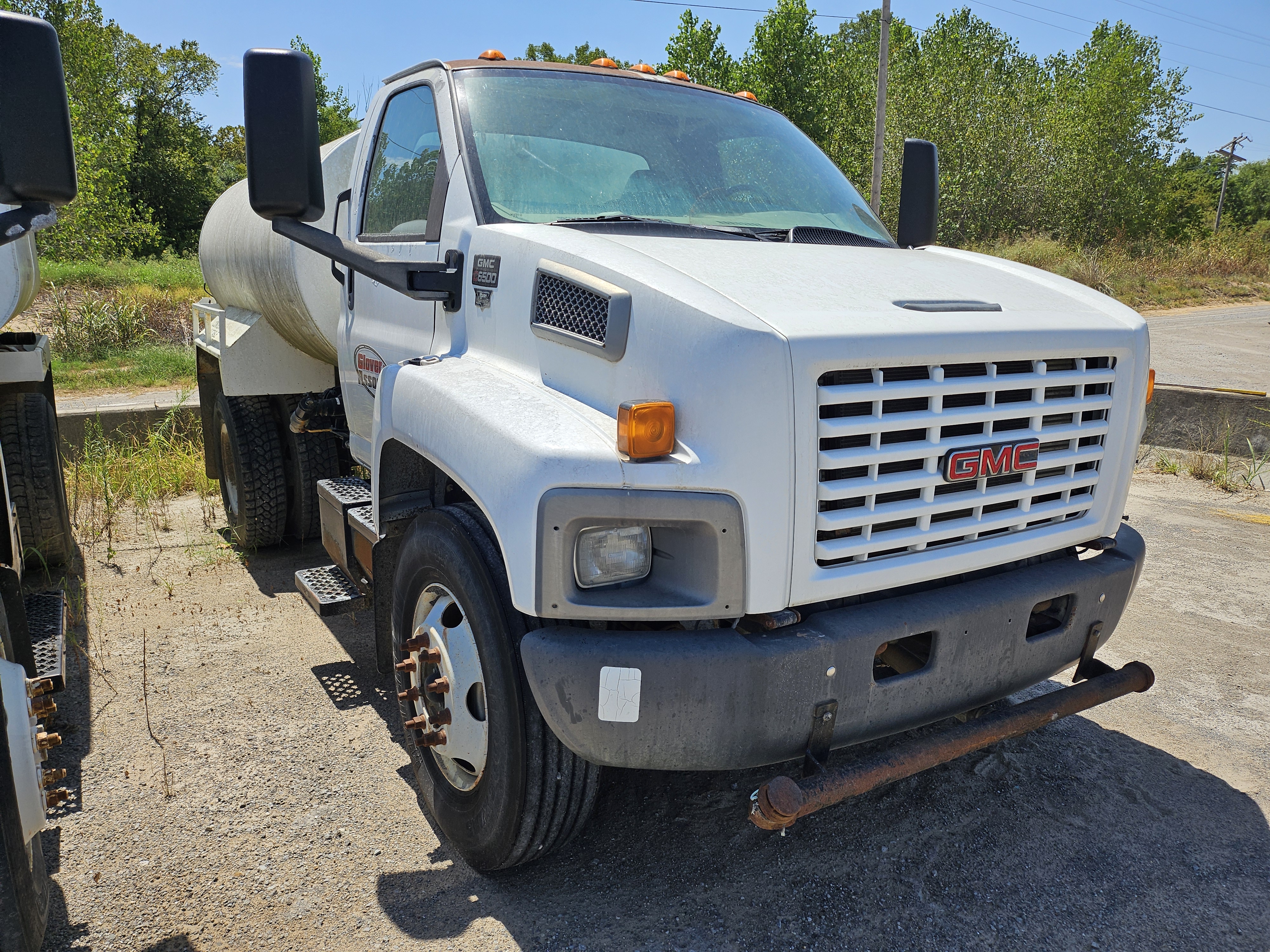 2007 GMC Topkick C6500 Water Truck - Image 2