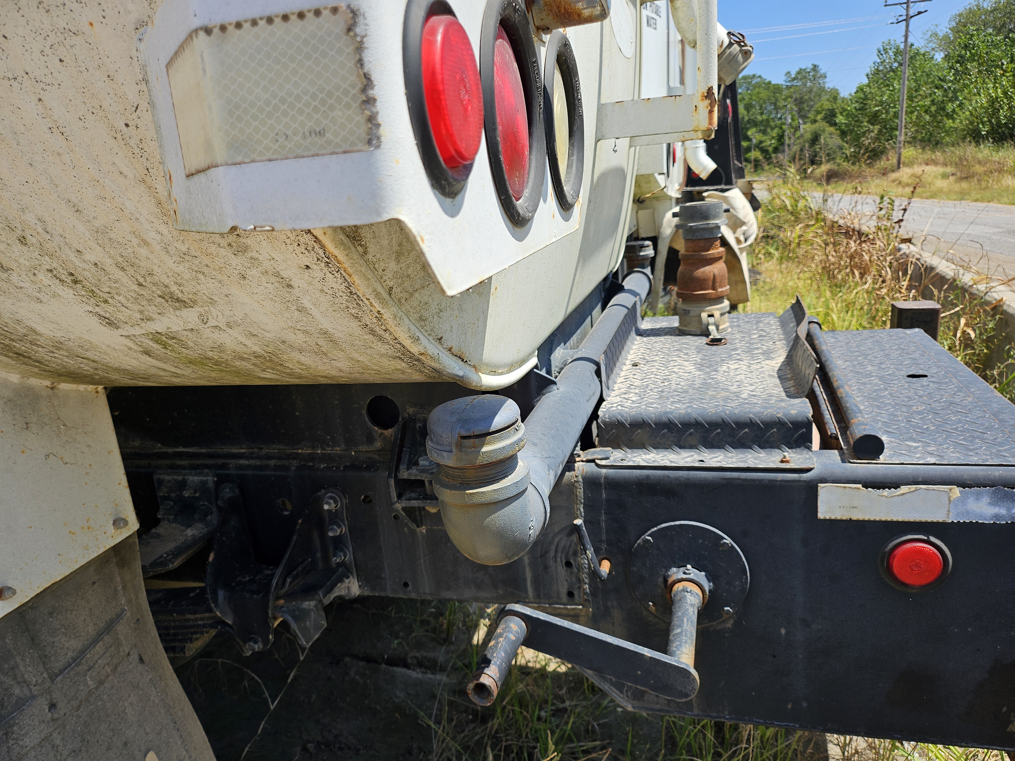 2007 GMC Topkick C6500 Water Truck - Image 7