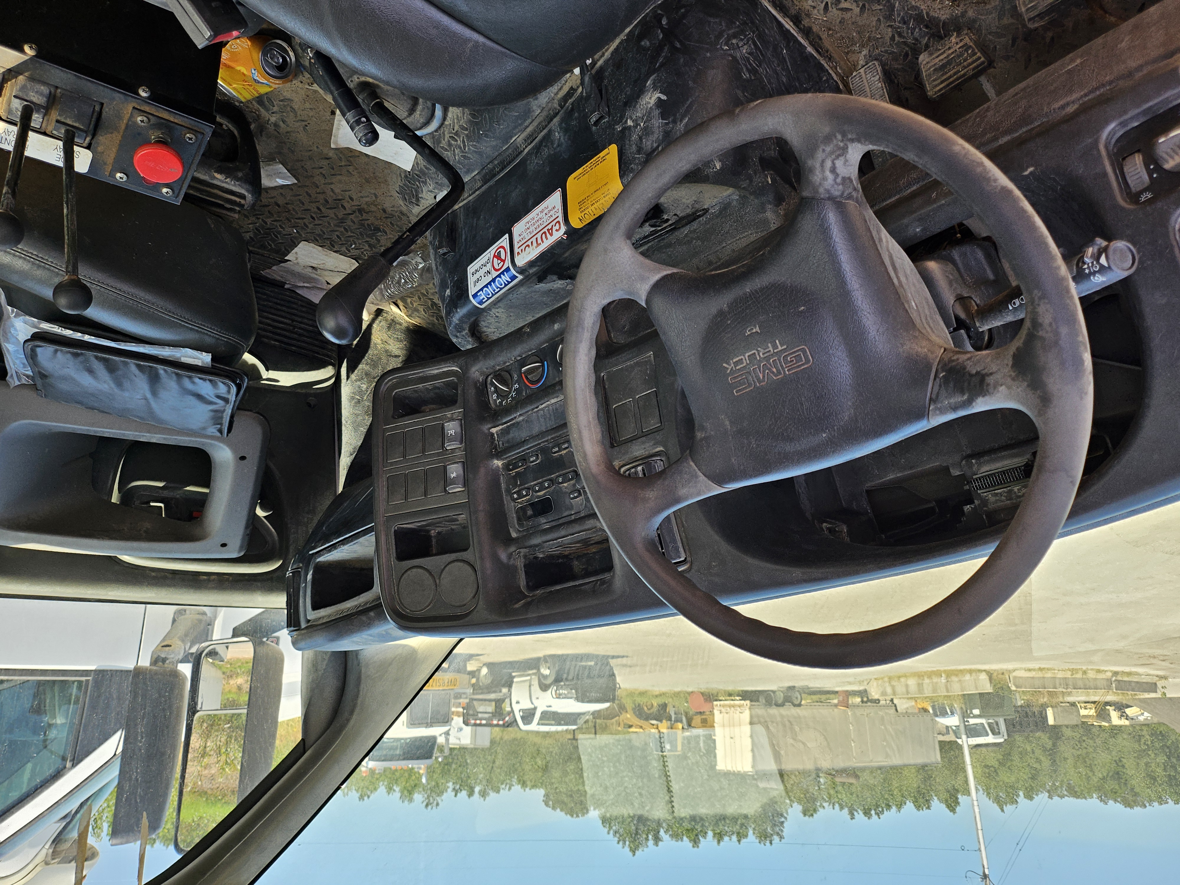 2007 GMC Topkick C6500 Water Truck - Image 11