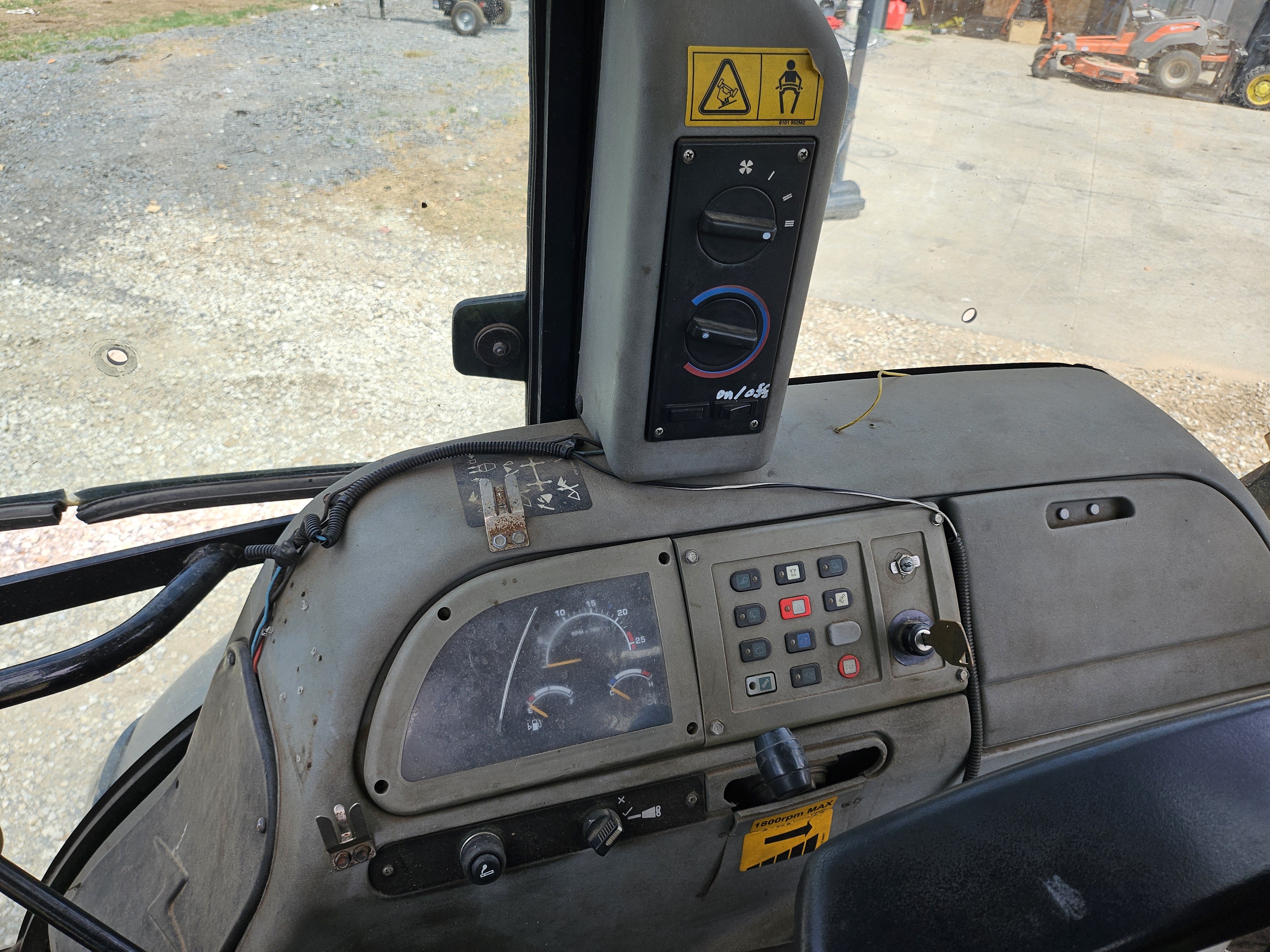 2006 Terex 760B Backhoe Loader - Image 10