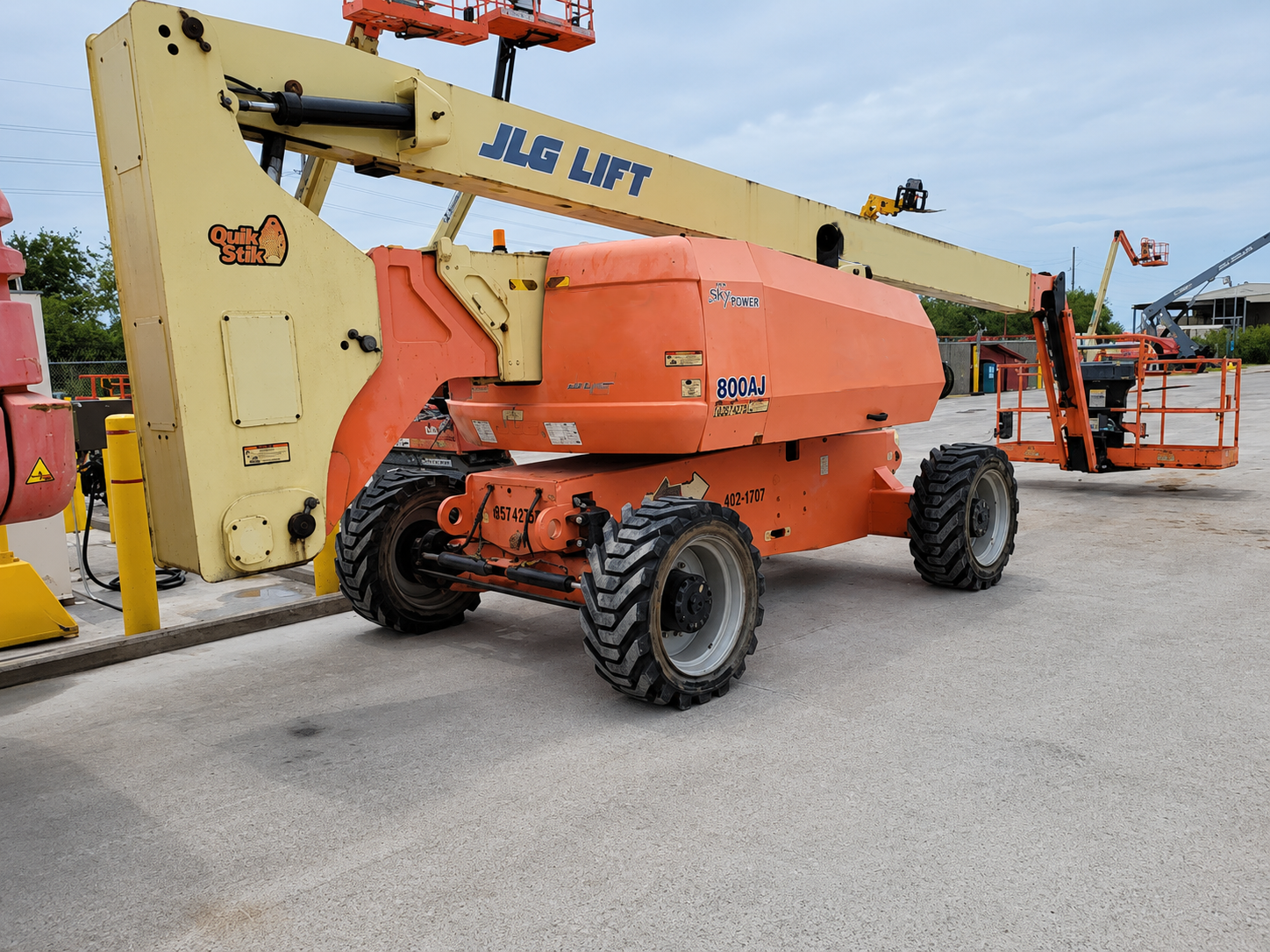 2017 JLG 800AJ Articulating Boom Lift - Image 3