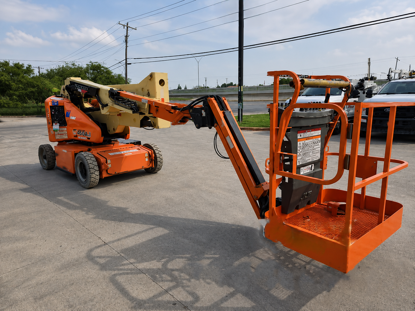 2017 JLG E400AJPN - Image 2