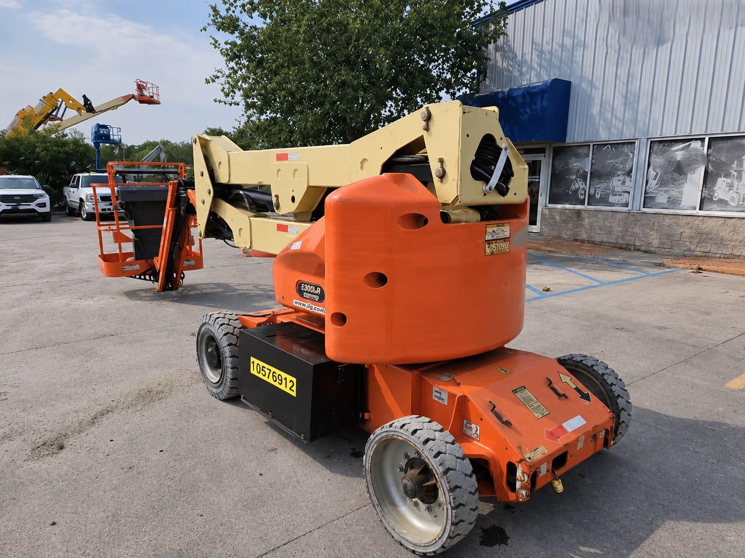 2017 JLG E400AJPN - Image 4