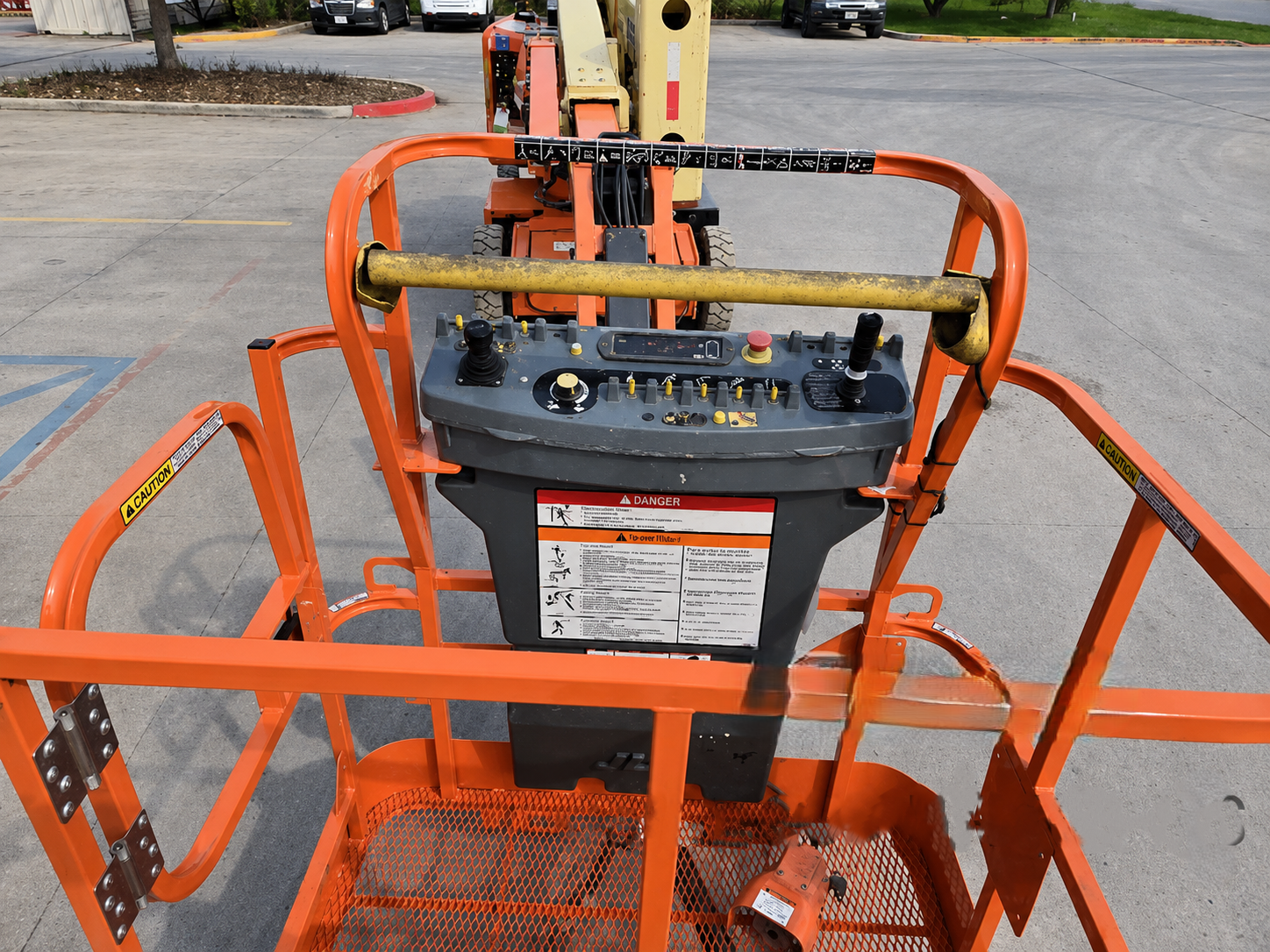2017 JLG E400AJPN - Image 5