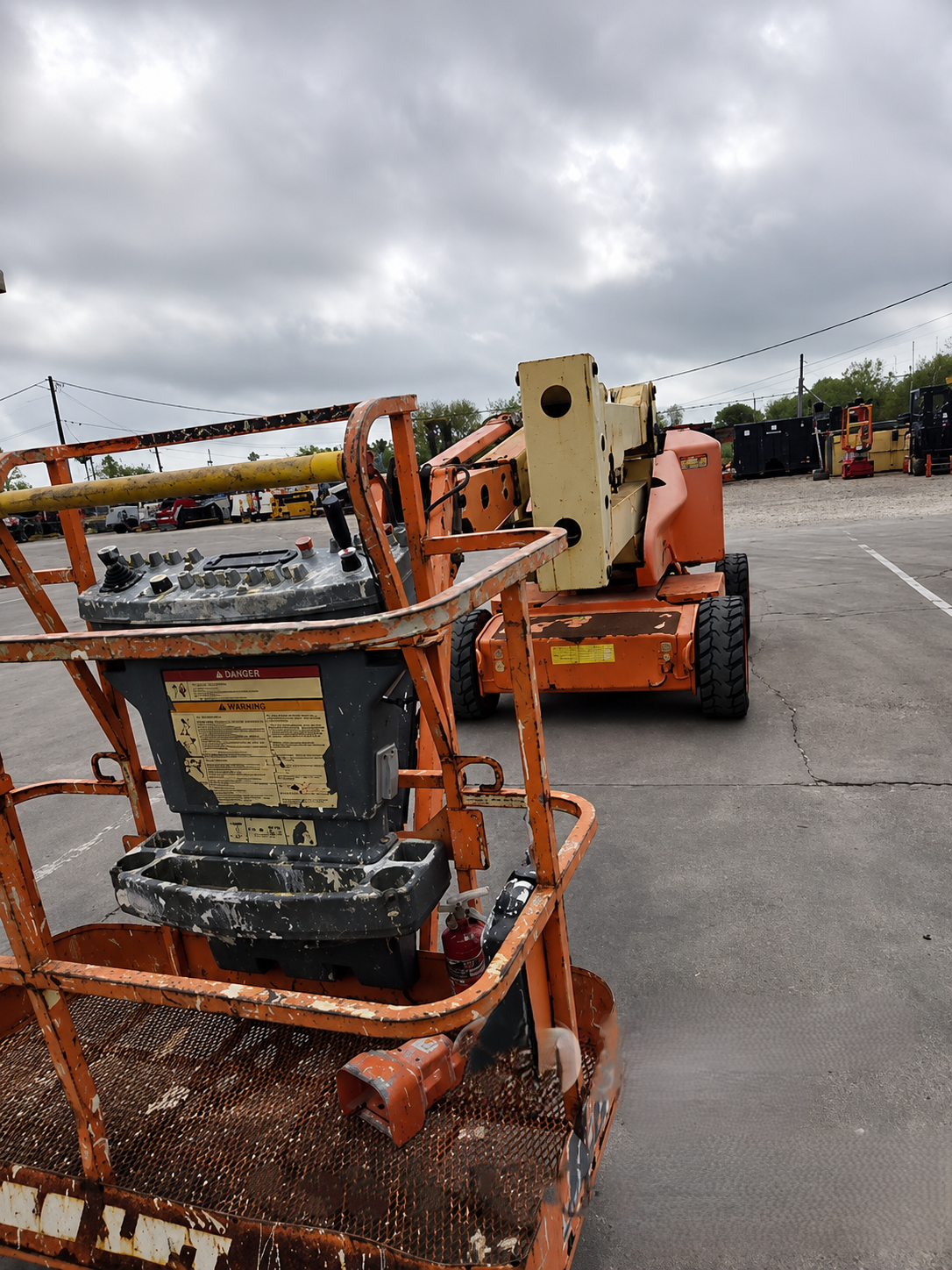 2017 JLG E450AJ Articulating Boom Lift - Image 2