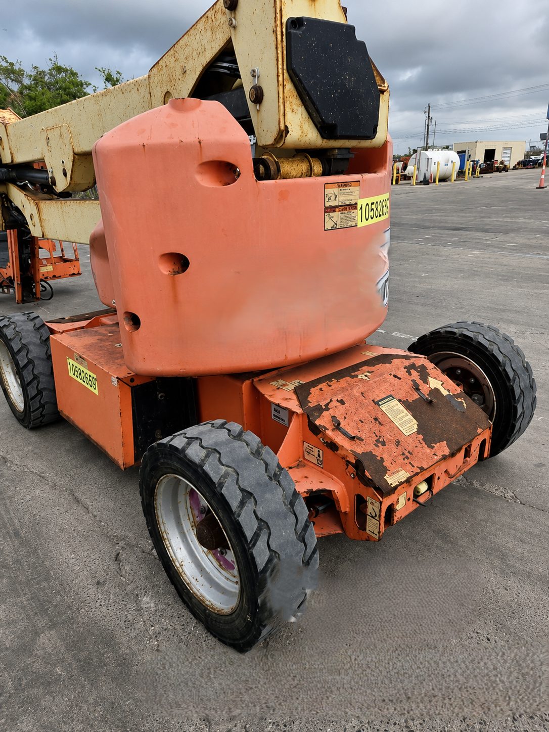 2017 JLG E450AJ Articulating Boom Lift - Image 3
