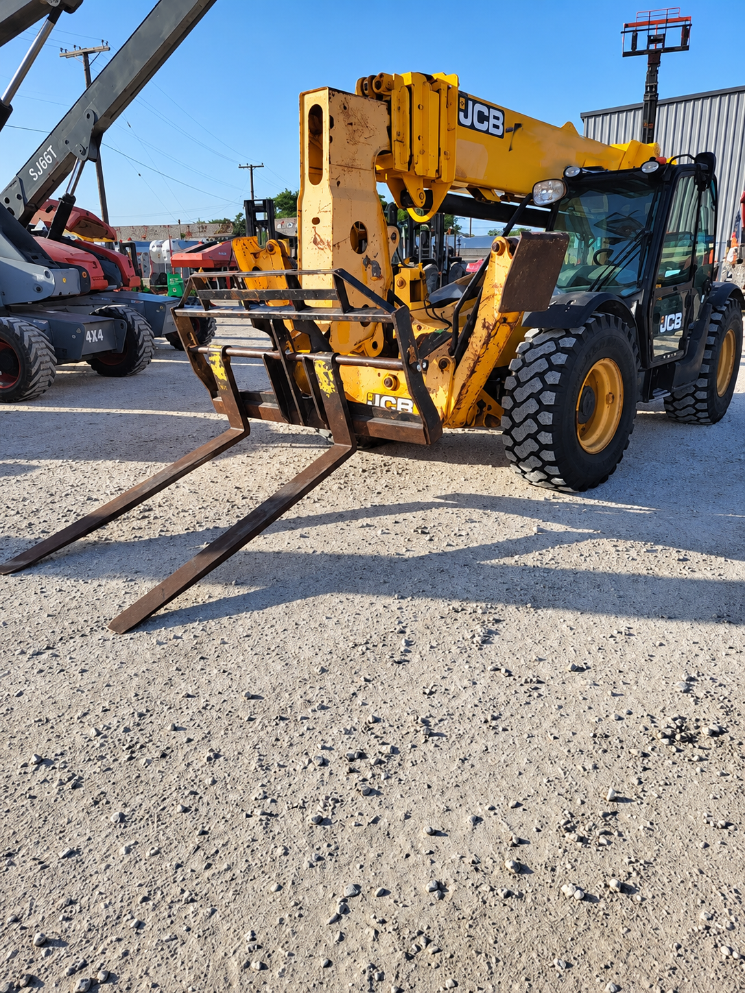 2017 JCB 512-56 S Telehandler - Image 4