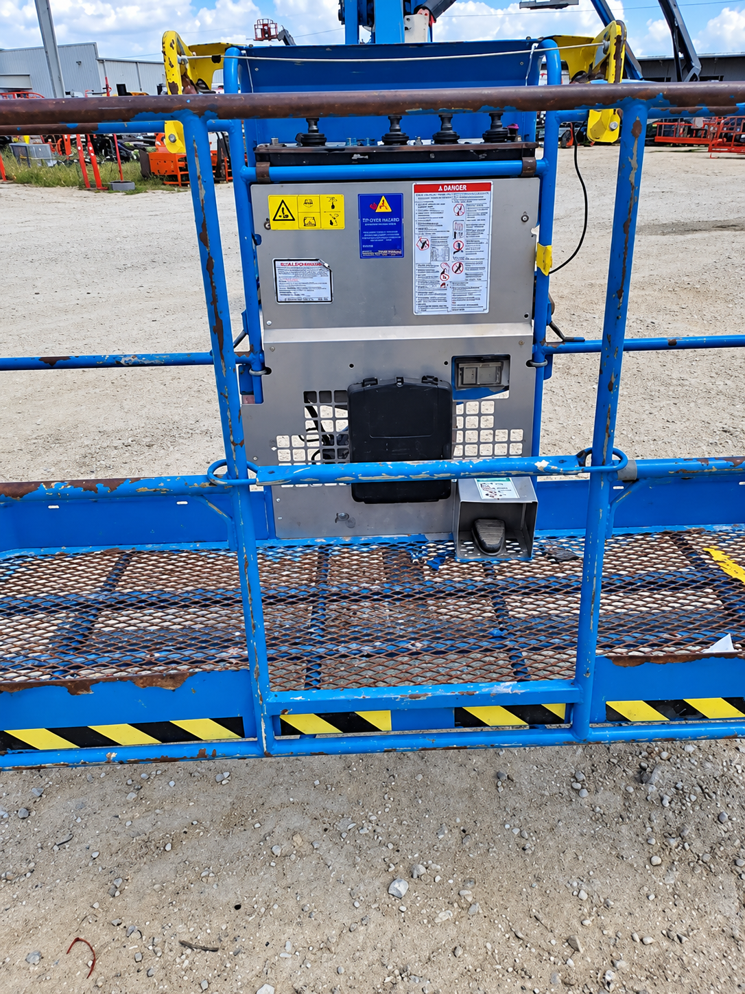 2017 Genie Z-80/60 Articulating Boom Lifts - Image 5