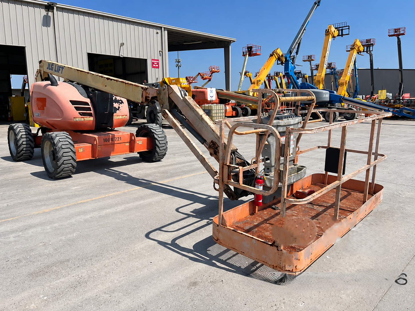2017 JLG 600AJ Articulating Boom Lift - Image 2