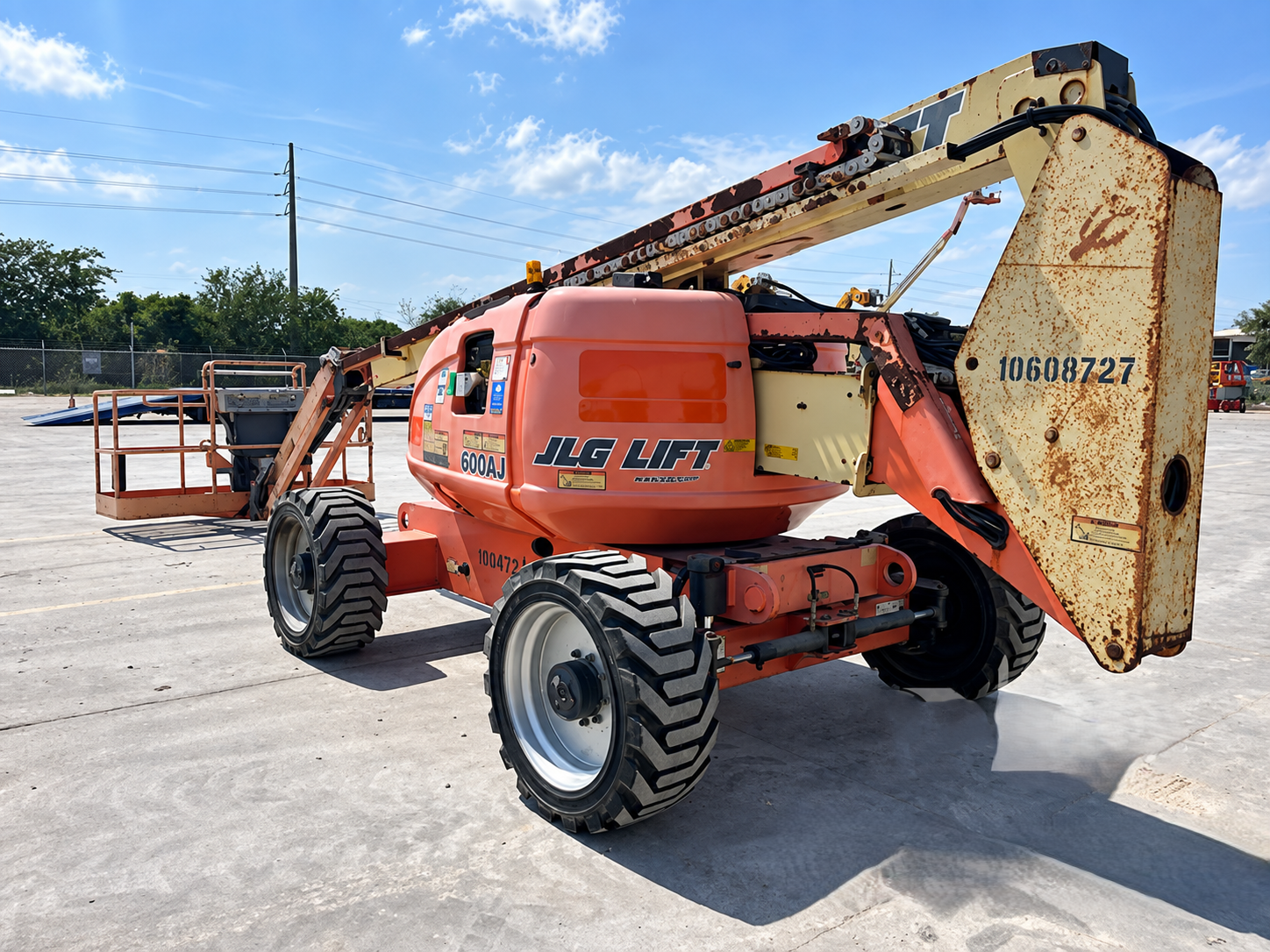 2017 JLG 600AJ Articulating Boom Lift - Image 4