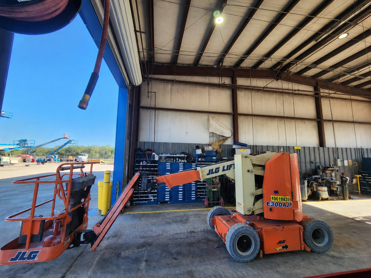 2017 JLG E300AJP Articulating Boom Lift - Image 2