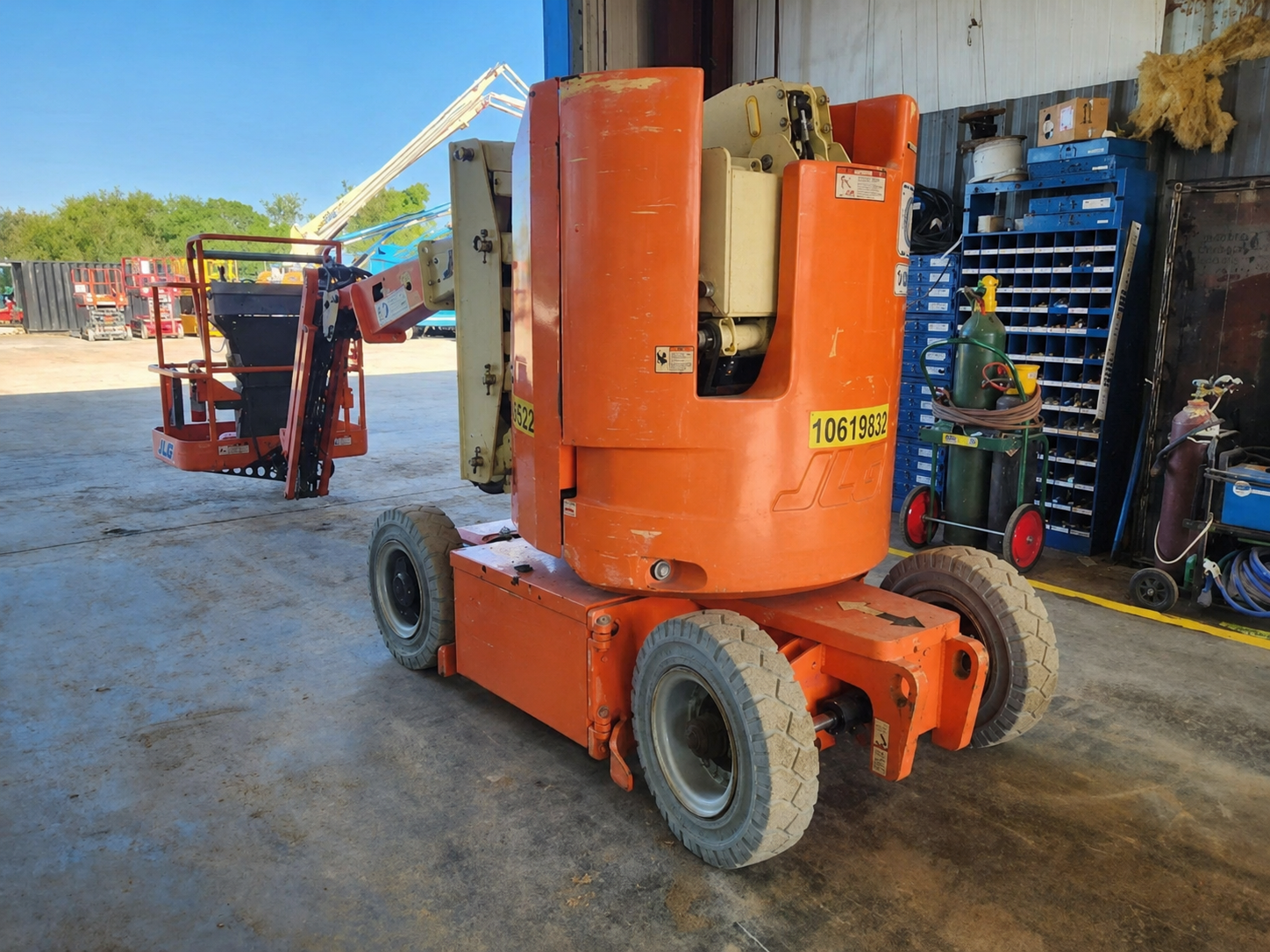 2017 JLG E300AJP Articulating Boom Lift - Image 3