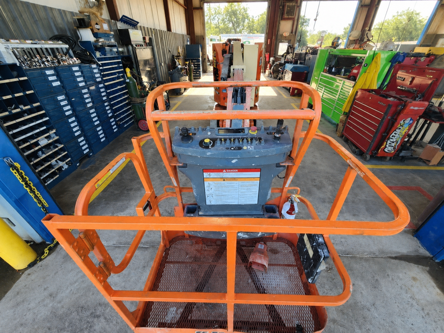 2017 JLG E300AJP Articulating Boom Lift - Image 4