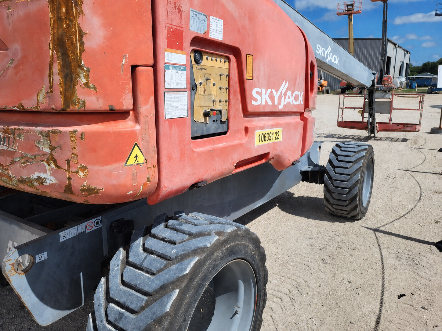 2017 Skyjack SJ86T Articulating Boom Lift - Image 3