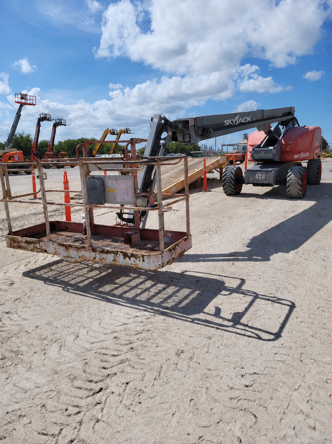 2017 Skyjack SJ86T Articulating Boom Lift - Image 4
