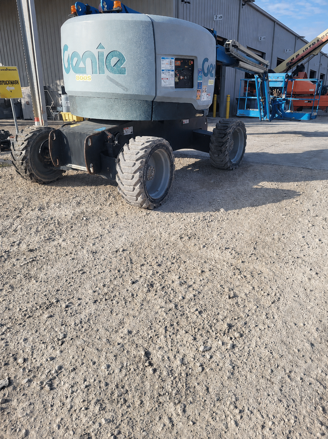 2016 Genie Z-62/40 Articulating Boom Lift - Image 4