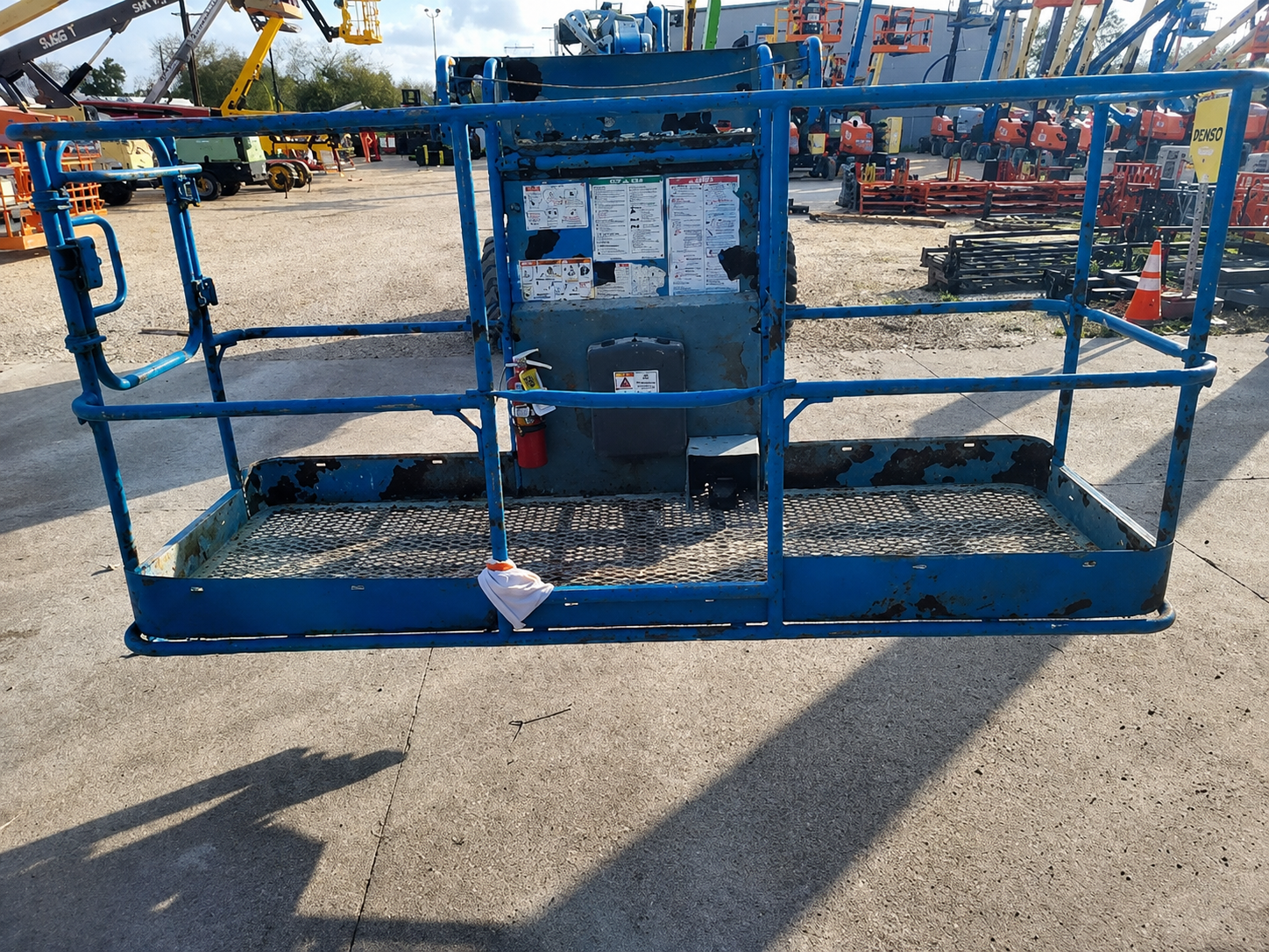 2016 Genie Z-62/40 Articulating Boom Lift - Image 5