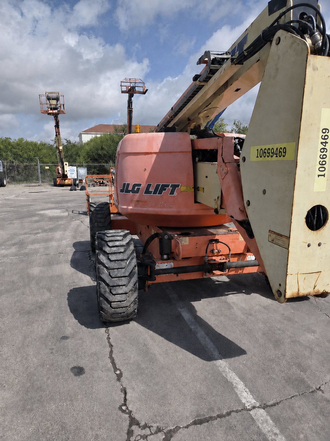 2017 JLG 600AJ Articulating Boom Lift - Image 5